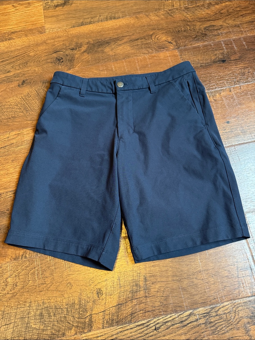 Men’s Lululemon brand ABC Commissioner shorts in size 28 W